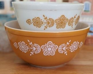 Pyrex butterfly gold mixing bowls