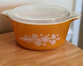 Pyrex butterfly gold casserole dish