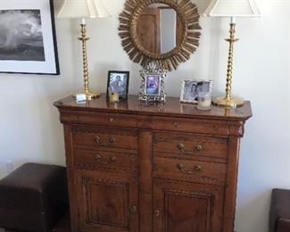 Chest with mirror & lamps