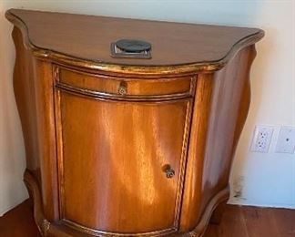 Pair of night stands 