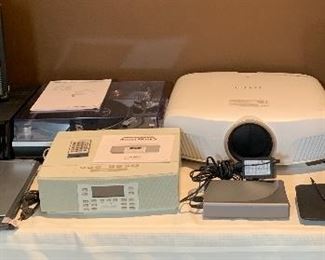 EPSON Control 4 Home Cinema 4010 (only 100 hrs of use!), Fender Amp Frontman, ...