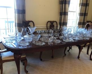 Dining Room Table w/chairs
Assortment of Clear Glass