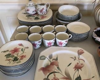 Set Gibson “Natalie” Dinnerware