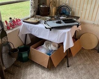 Bakeware, kitchen storage containers