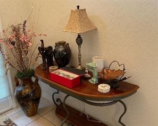 Entry table/Lamps/ 