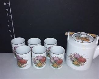 8 pc. Napcoware Imported from Japan Tea Set. 1 pitcher with 6 cups.