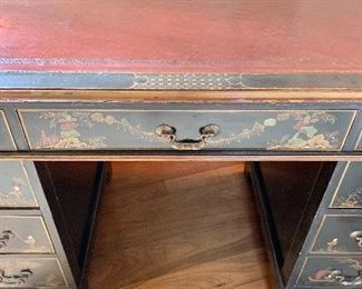 Detail; middle drawer