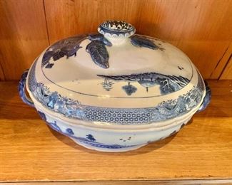 $295 - Vintage Chinese Export ceramic lidded soup tureen with handles.  8.5"H x 13"W x 9"D