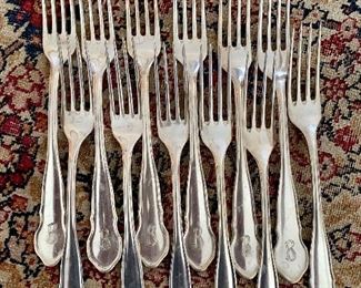 $565 - J.A. Henckels Solingen Zwillingswerk (Nicht Rostend) 800 silver forks; count = 12