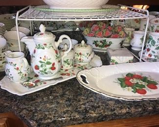 Ester Lauder Tea Set