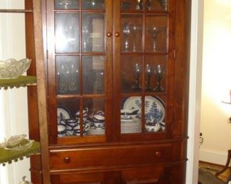 Benbow corner cupbord