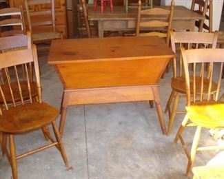 Dough riser on leggs, set of 4 windsor chairs