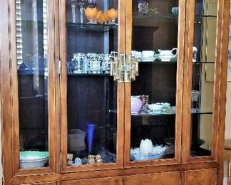Wonderful china cabinet in pristine condition