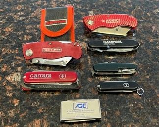 HALF OFF! $10.00 NOW, WAS $20.00.......................Pocket Knives (H100)