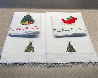 HALF OFF! $4.00 NOW, WAS $8.00................Beaded Christmas Linens (H093)