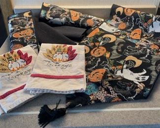 HALF OFF! $3.00 NOW, WAS $6.00.............Fall Linens (H094)