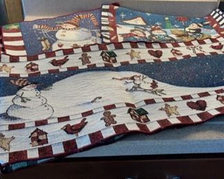 HALF OFF! $4.00 NOW, WAS $8.00.................8 Placemats and 1 Runner (H095)