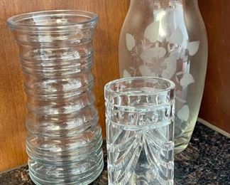 $8.00...............Vases (H060)