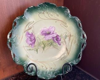 CLEARANCE ! $5.00 NOW, WAS $16.00..................Vintage Plate 11" diameter, stand not included (H056)