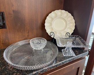 HALF OFF! $6.00 NOW, WAS $12.00..................Glassware, Deviled Egg Plate and more rack not included (H057)