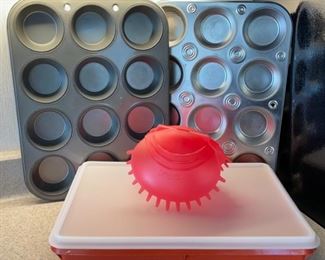 HALF OFF! $5.00 NOW, WAS $10.00...............Tupperware and more (H041)