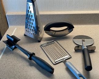 $12.00..................2 Pampered Chef Utensils and more (H038)