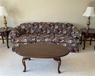 CLEARANCE ! $30.00 NOW, WAS $125.00....................Kincaid Furniture Coffee Table and Pair of End Tables (H007)