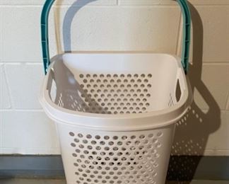 REDUCED! $7.50 NOW, WAS $10.00...............Handled Clothes Basket (H236)