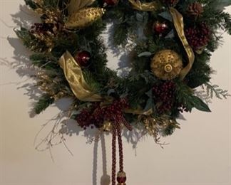 CLEARANCE ! $4.00 NOW, WAS $25.00..................Large Custom Christmas Wreath (H228)