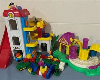 CLEARANCE ! $5.00 NOW, WAS $20.00..................Toys (H121)
