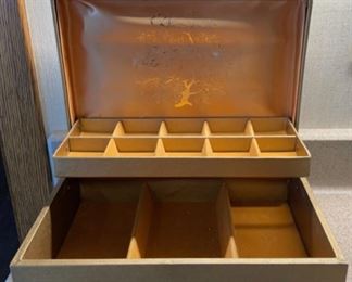 HALF OFF! $3.00 NOW, WAS $12.00...................Jewelry Box (H119)