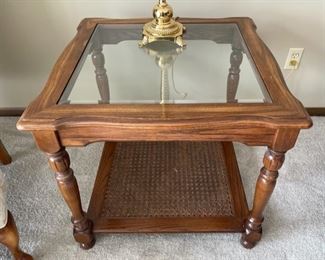 CLEARANCE  !  $5.00 NOW, WAS $45.00.................End Table with Beveled Glass 26" x 27", 24" tall (H370)