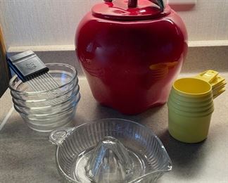 HALF OFF! $10.00 NOW, WAS $20.00..............................Cookie Jar and more (H347)