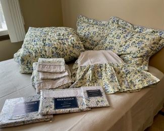 HALF OFF! $25.00 NOW, WAS $80.00.....................Queen Comforter, 2 Pillows and Shams, Sheets and New Sheets, Bedskirt and Matching Window Valance (H324)