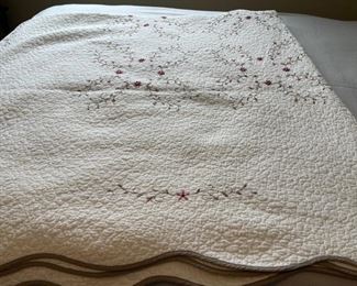 $40.00......................King Size Embroidered Bedspread (H311)