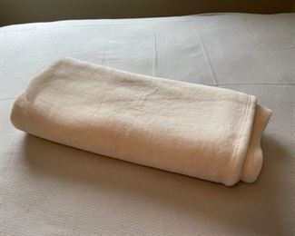HALF OFF! $4.00 NOW, WAS $12.00......................Throw Blanket (H307)