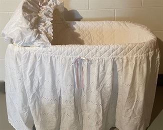 CLEARANCE ! $2.00 NOW, WAS $16.00...........................Baby Bassinette (H246)
