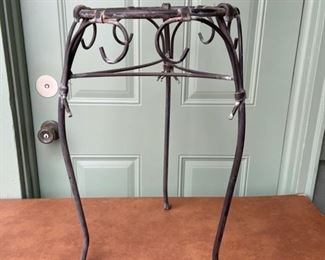 REDUCED! $6.00 NOW, WAS $8.00................Plant Stand (H443)