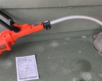 CLEARANCE ! $5.00 NOW, WAS $20.00....................Black and Decker Electric Trimmer (H413)