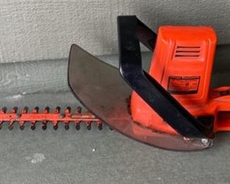 CLEARANCE ! $4.00 NOW, WAS $20.00..................Electric Hedge Trimmer (H410)