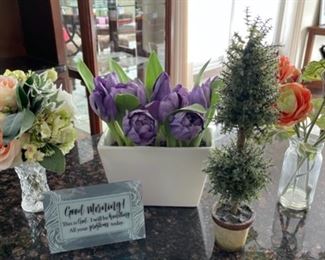 HALF OFF! $6.00 NOW, WAS $12.00..................Spring Floral Decor (H407)