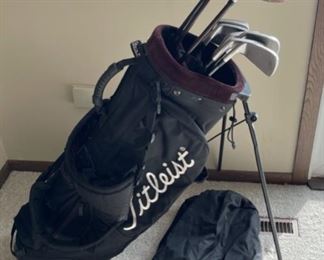 HALF OFF! $50.00 NOW, WAS $100.00........................Titleist Golf Bag, Taylormade 300T 9.5, Taylormade Burner Super Steel 3,5, Titleist DCI Oversize Irons 3-P (H399)