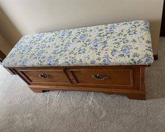 $100.00..................Lane Cedar Chest (H381)