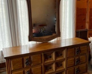 CLEARANCE ! $5.00 NOW, WAS $45.00..................Dresser with Mirror, Mirror good just blurred out (HH5)