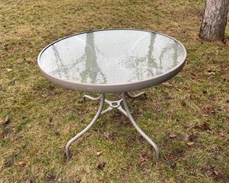 CLEARANCE ! $5.00 NOW, WAS $20.00..................Patio Table 36" diameter (HH2)