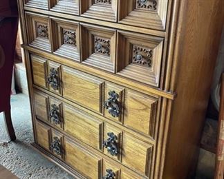 CLEARANCE ! $5.00 NOW, WAS $45.00..............Upright Dresser (HH3)