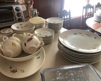 vintage dinnerware super cool! (And now I finally get the how the Hulk ended up on the trash planet in Ragnarock!)