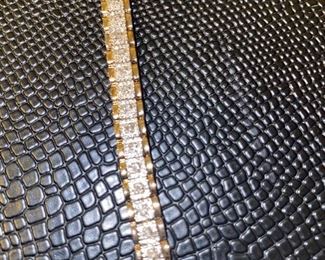 10K GOLD DIAMOND TENNIS BRACELET