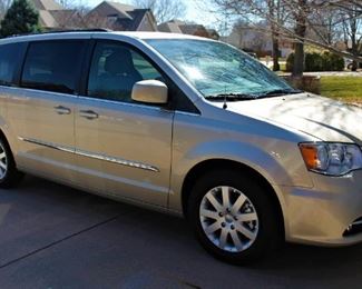 Fully loaded 2013 Chrysler Town and Country.  Excellent,  brand new condition, one owner with just over 21,000 original miles.