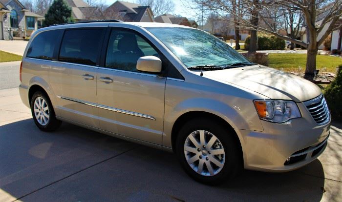 Fully loaded 2013 Chrysler Town and Country.  Excellent,  brand new condition, one owner with just over 21,000 original miles.
